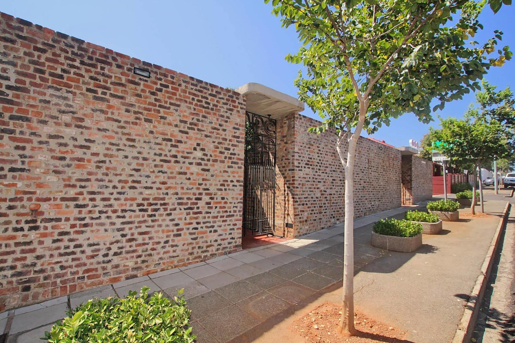 Motel Mi Pi Chi Johannesburg Bagian luar foto