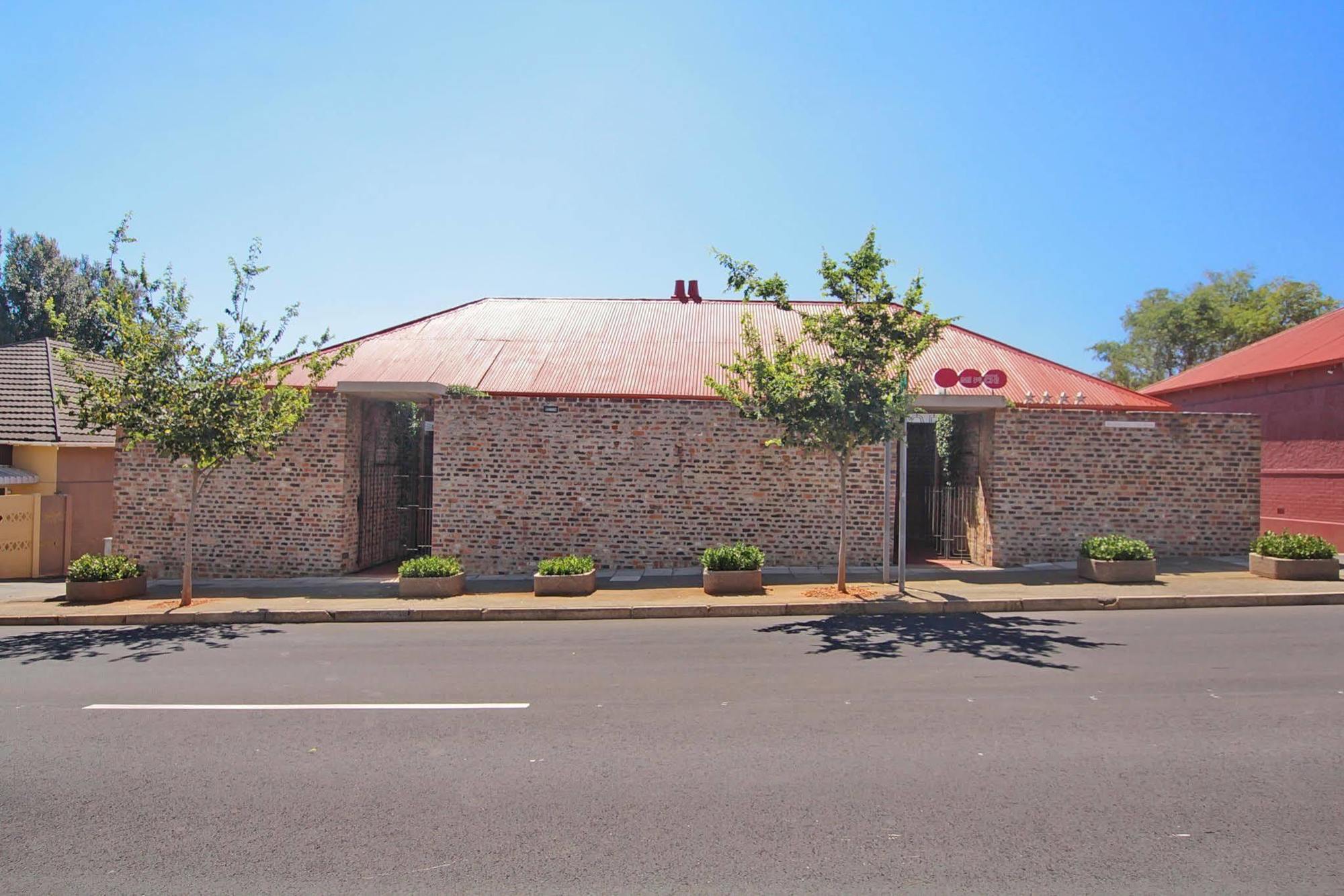 Motel Mi Pi Chi Johannesburg Bagian luar foto