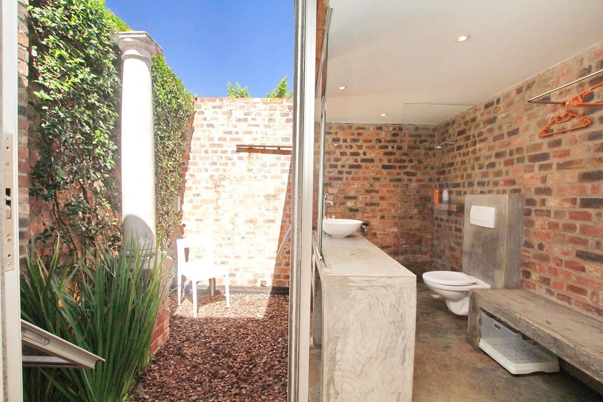Motel Mi Pi Chi Johannesburg Bagian luar foto